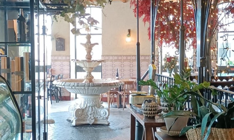 לוצ'נה ממילא בחגיגה של ספיישל תותים | ביקורת