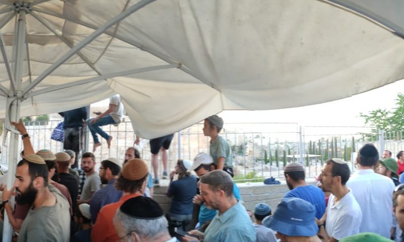 קבוצת יהודים גדולה עלתה להר הבית שרה והורחקה מהמקום