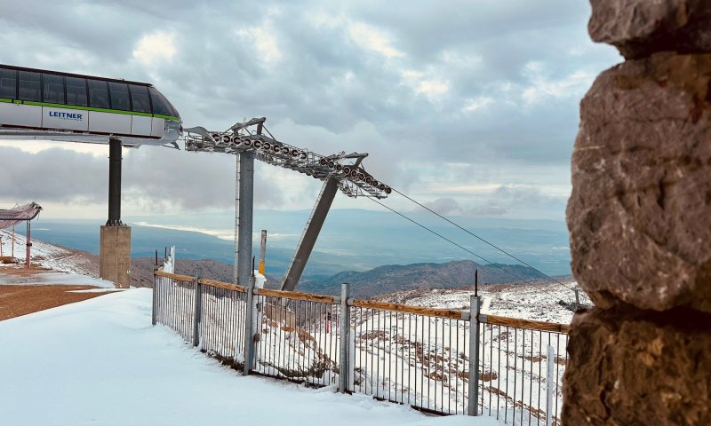 ללא מבקרים: החרמון התכסה בשמיכה לבנה | צפו