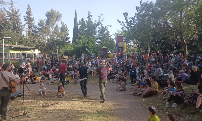 צפו: תפילת הודיה בתקוע בעקבות חיסול המחבל