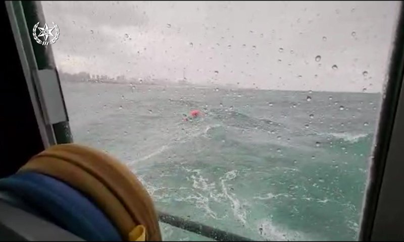 צפו בתיעוד: כך חולצו שחיינית וגולש מלב ים