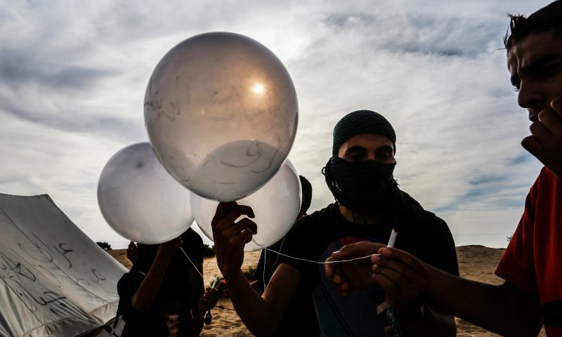 חיל האוויר תקף חוליית מחבלים ששיגרה בלוני תבערה