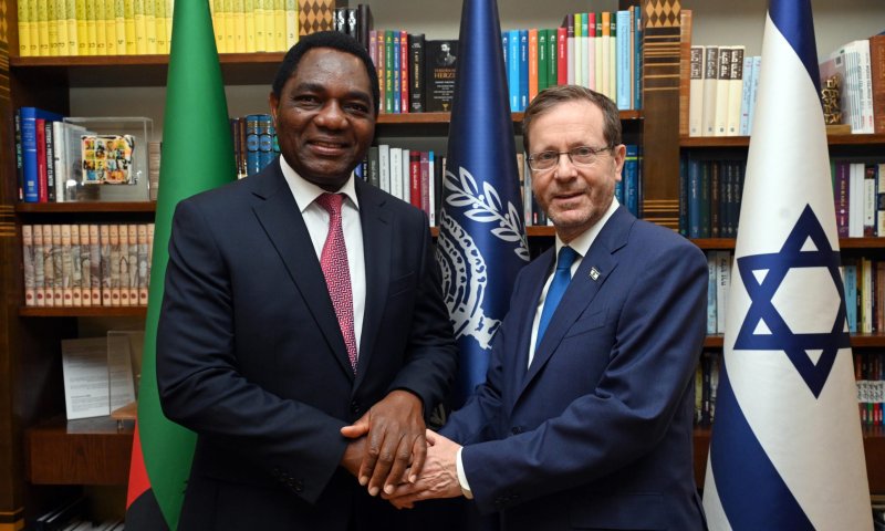 "יחסים יוצאי דופן": הרצוג נפגש עם נשיא זמביה