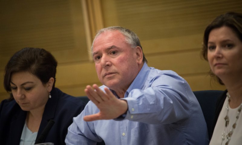 "האינטרס של כחלון &ndash; להפיל את נתניהו"