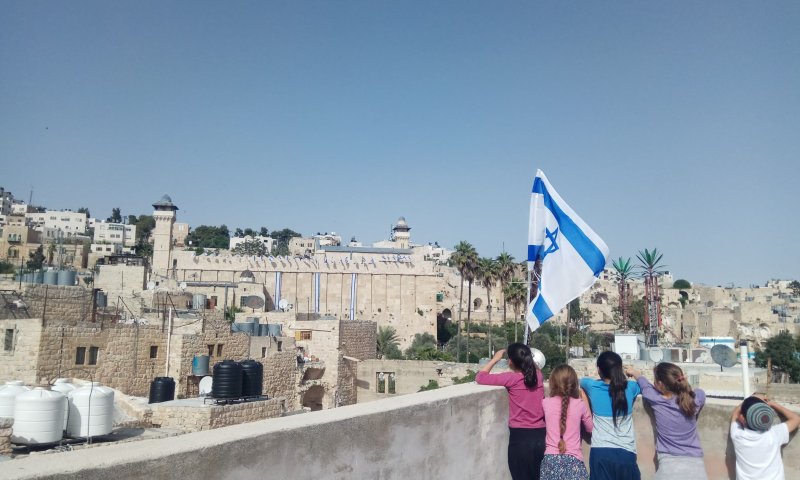 מחבקים מרחוק: בחברון יוצאים בקמפיין גאולת בתים