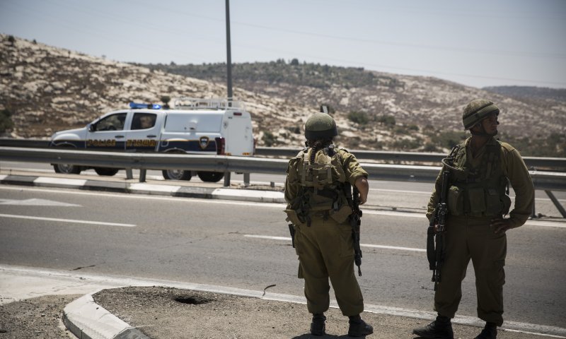 ערבי בן 8 ניסה לדקור חייל בכביש 443, אין נפגעים