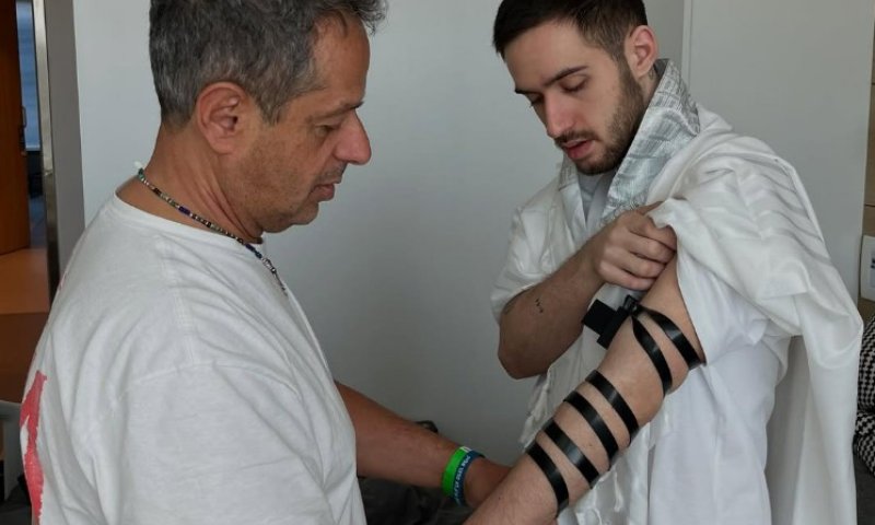 עומר שם טוב בפוסט ראשון: "אין ולא יהיה עם כמונו"