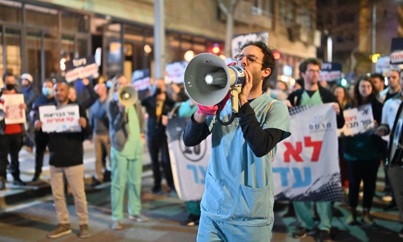 המתחמים מול בית שר הבריאות: '26, ניצן תתבייש'