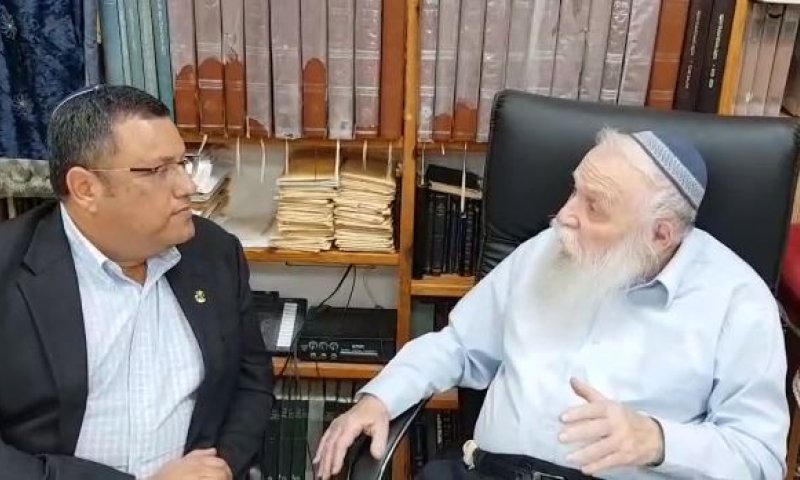 הרבנים הסרוגים מכריעים: ברקוביץ או ליאון?