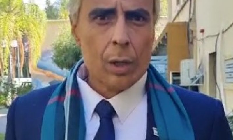 קורע: יאיר לפיד חוזר לארץ נהדרת