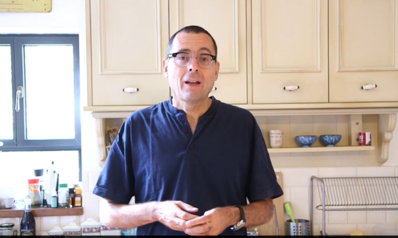 צפו: זו הסיבה שח"כ צבי האוזר מכין רגל קרושה לחג