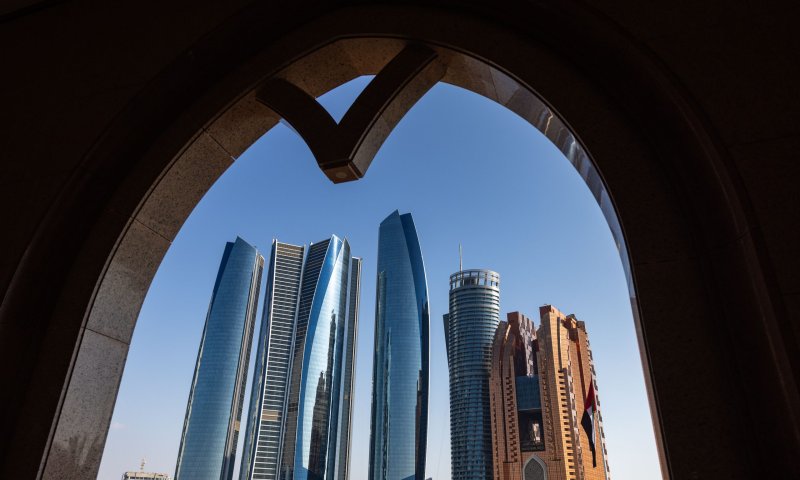 דובאי לא מארחת ספורט. היא רוצה להוביל את העולם דרכו