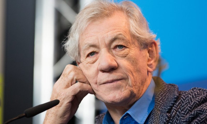 "חשבתי שזה הסוף": איאן מקלן משתף על הנפילה מהבמה