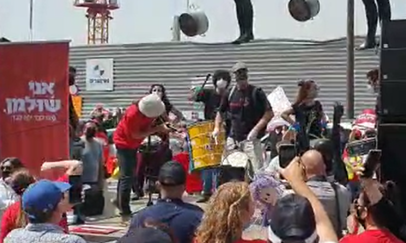 צפו: להקת מיומנה בהופעת מחאה; להציל את התרבות