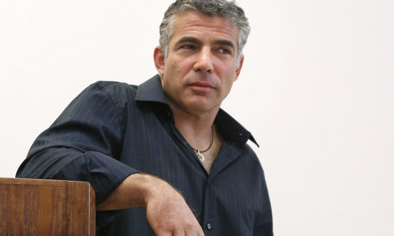 רב חדש ב'צהר'? לפיד יעביר שיעור תורה בליל שבועות