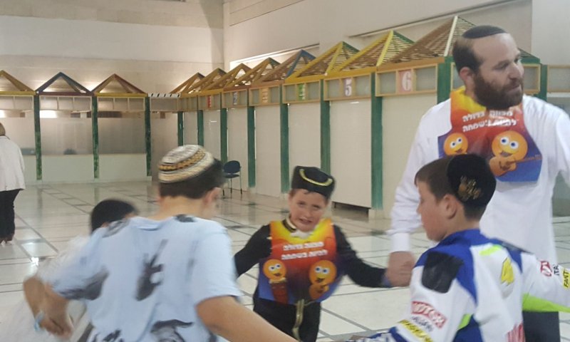 מרגש: תלמידי בית הספר במבצע תרומה לפורים