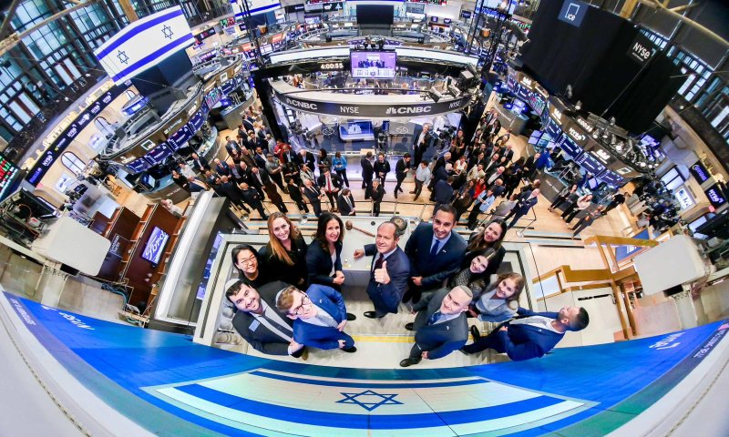 הבורסה נצבעה בכחול לבן ובדגלי ישראל. זו הסיבה