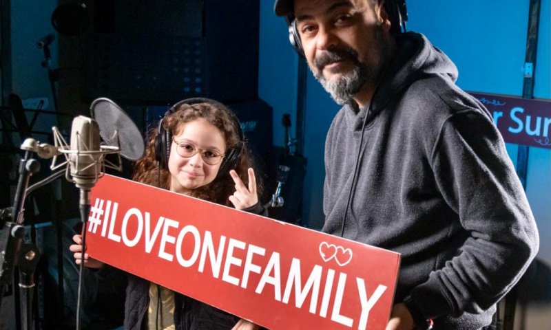 'סופה בלב': מאחורי הקלעים לקליפ של משפחה אחת