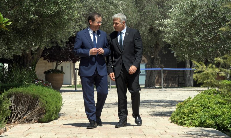 פגישה ראשונה: המחמאה של הרצוג ליאיר לפיד