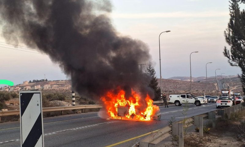 ציר 60 נחסם: מתיישבים הציתו את רכבם עקב ההרס בצור הראל