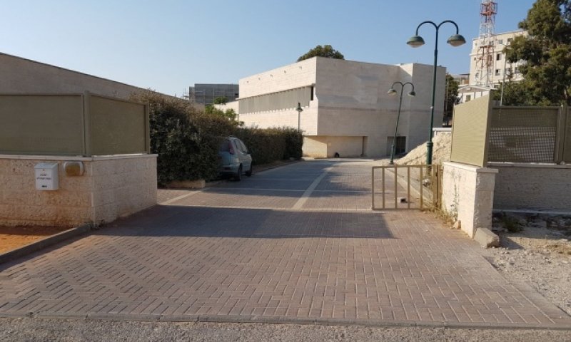 הדקירה בישיבה: "הורידו את החולצה וראינו מלא חורים"