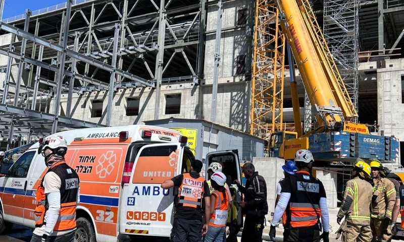 בשעה אחת: ארבעה פועלים נפצעו בתאונות עבודה