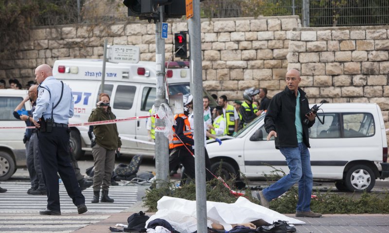 הפתרון "הגאוני" של המשטרה: מיגון רציפי הרכבת הקלה