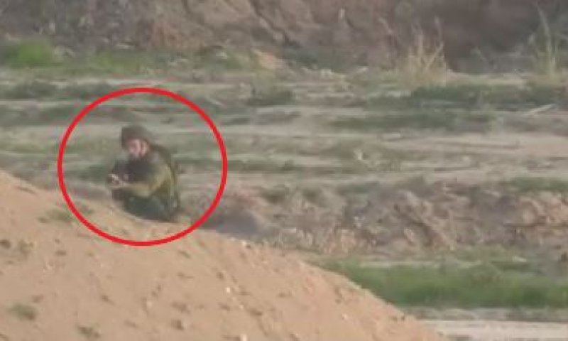 צפו בתיעוד: המחבל פוגע בקסדה, הלוחם ניצל בנס