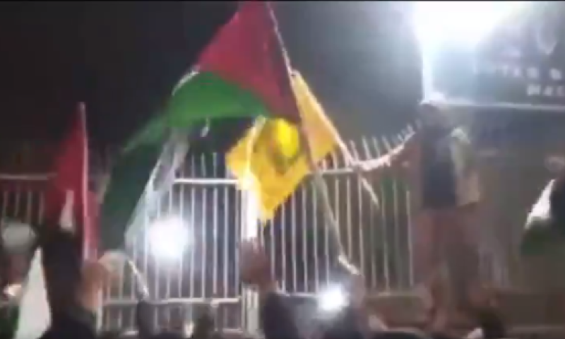 במהלך פורים: קריאות 'מוות לישראל' בקבר מרדכי ואסתר