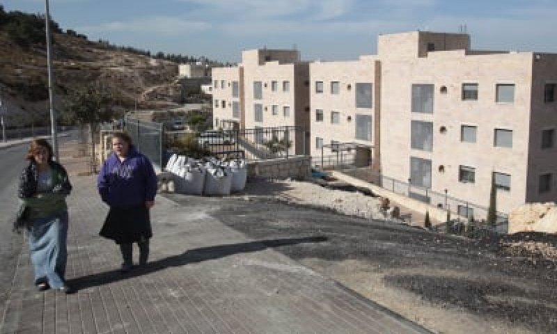 רמי לוי חזר בו מהרכישה: שכונת 'נוף ציון' שוב בסכנה