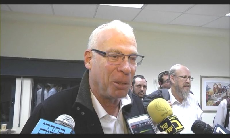 צפו: אורי אריאל מקבל את הכרעת המרכז