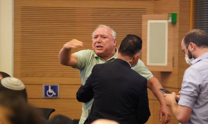 הרמה של הכנסת: "אתה צריך אישפוז, פח אשפה"