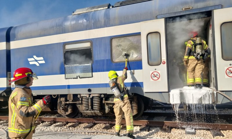 שריפה פרצה במוסך הרכבת בחיפה: אין חשש ללכודים