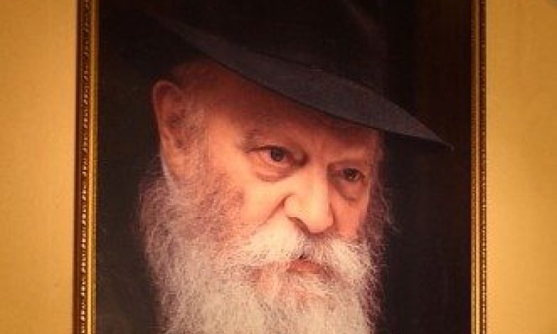 הרב אבינר: מי שכתב את ההודעה פגע בכבוד הרבי מלובביץ'