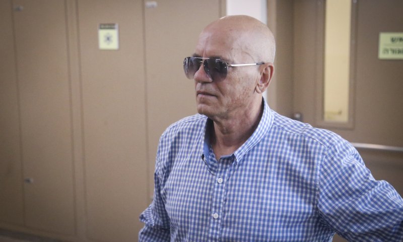 הותר לפרסום: זהו האמן שאביו הואשם בעבירות מין