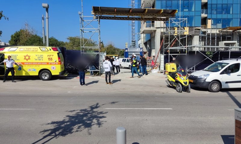 עמדו על פיגום רעוע, וצנחו אל מותם מקומה 40