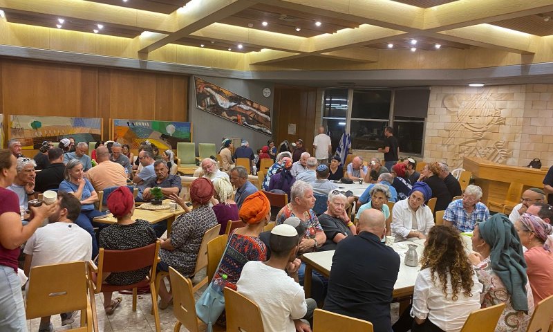 גשר של תקווה: המיזם שמחבר בין סרוגים מירושלים לתושבי העוטף