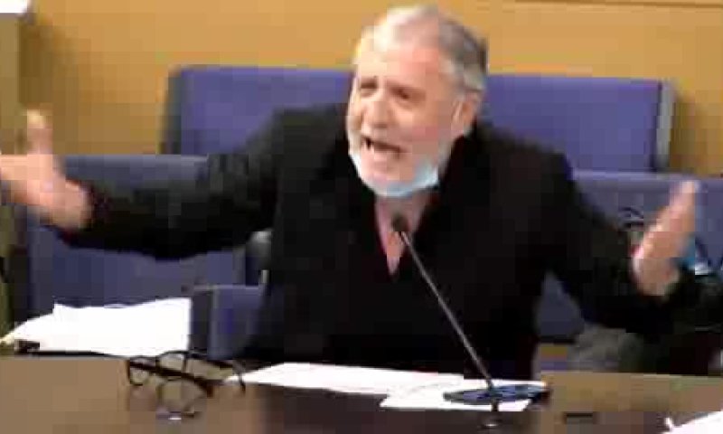 &rlm;עימות חריף: "כהן: "גזען",  הנדל: "אירועים מפוקפקים"