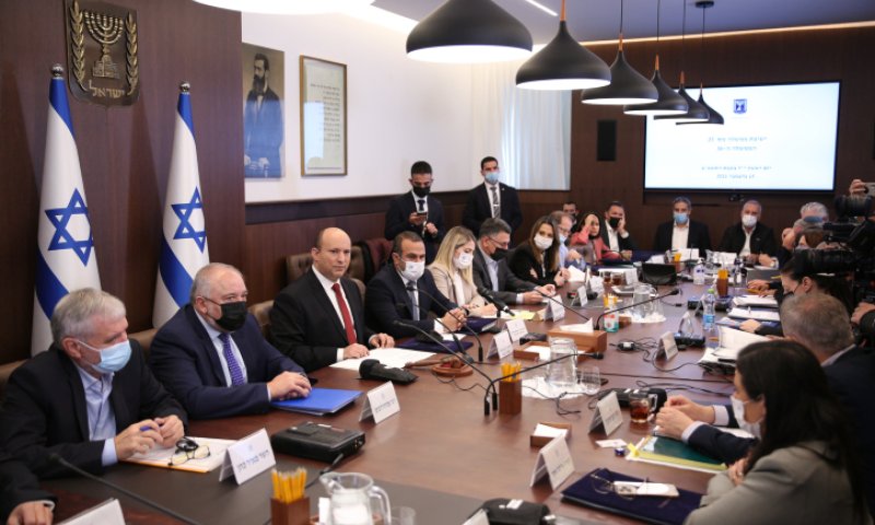 מיכאלי גינתה; הנדל העיר: "די עם הפוזיציה"