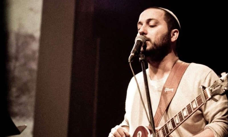 "אחי הוא מוזיקאי אדיר ואין לי מה להילחם בזה"