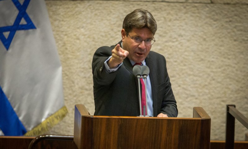 התנאי שהציב אקוניס להשתתפות במחאה