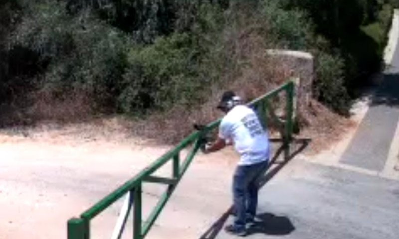 מפגין נעצר לאחר שהחליף מנעול בשער בית רה"מ