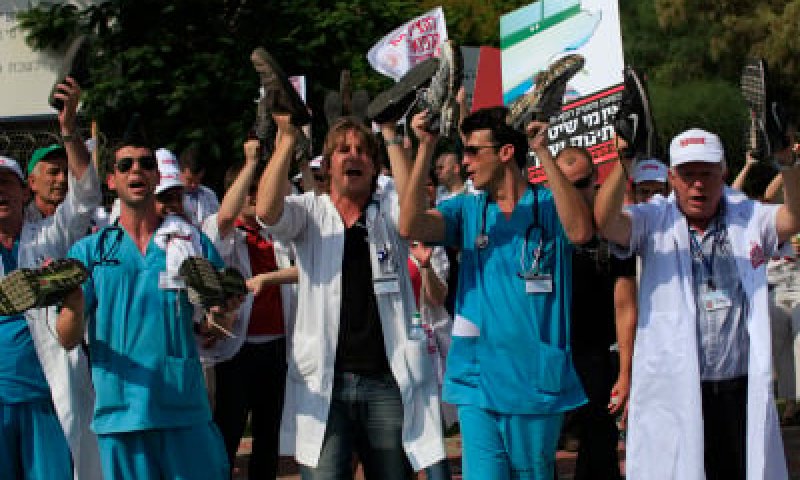 הרב רוזן: מי צודק עובדי קבלן או הרופאים המתמחים?