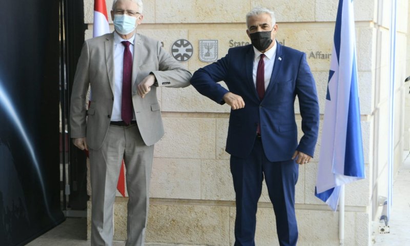 אחרי התמיכה: לפיד נפגש עם שר החוץ של קנדה