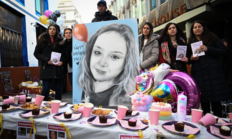 בלונדון ציינו יום הולדת לאמילי הקטנה שנחטפה