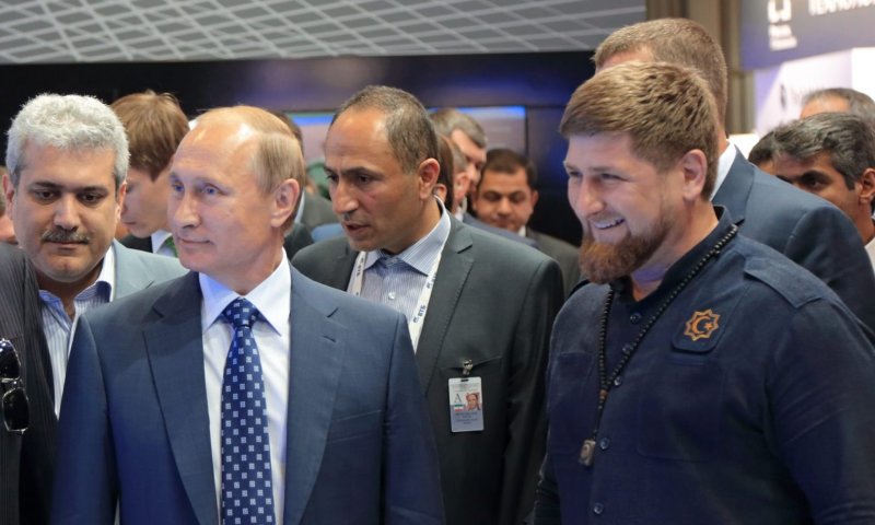 הופיע בפני כוחות הביטחון שלו עם מגף בשווי 1,500$