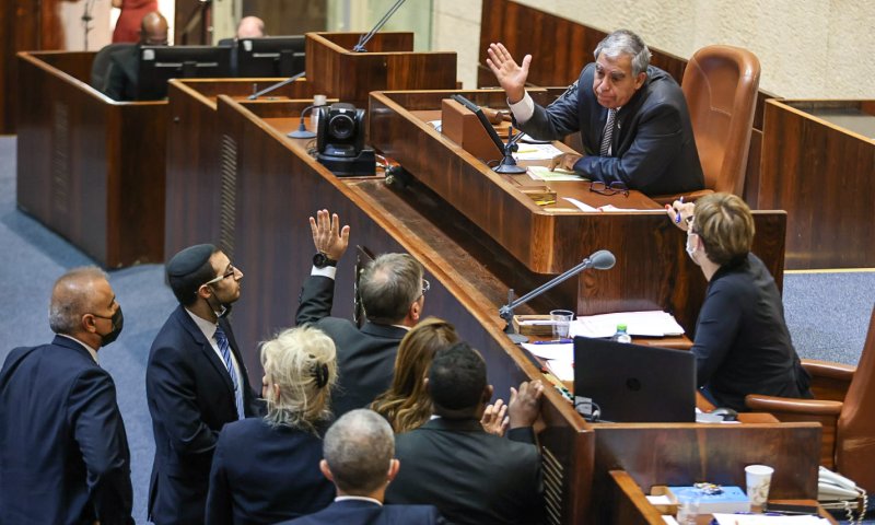 חיילים במשחק: למה ח"כים מצביעים נגד רצונם?