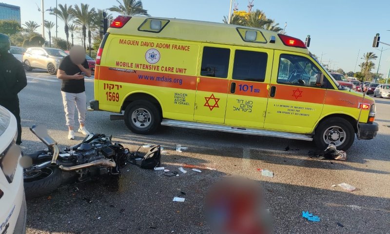 3 פצועים בתאונה בפ"ת, בהם אחד במצב אנוש