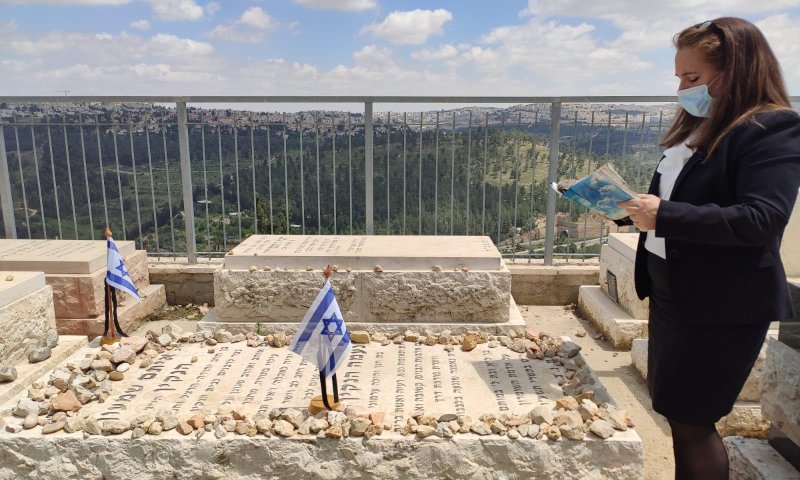 יוזמה מרגשת: נר ודגל על כל קבר ליום הזיכרון