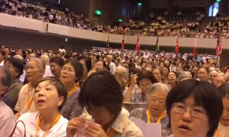 צפו: אלפי יפנים בשירת "השבעתי" בהפרדה מלאה